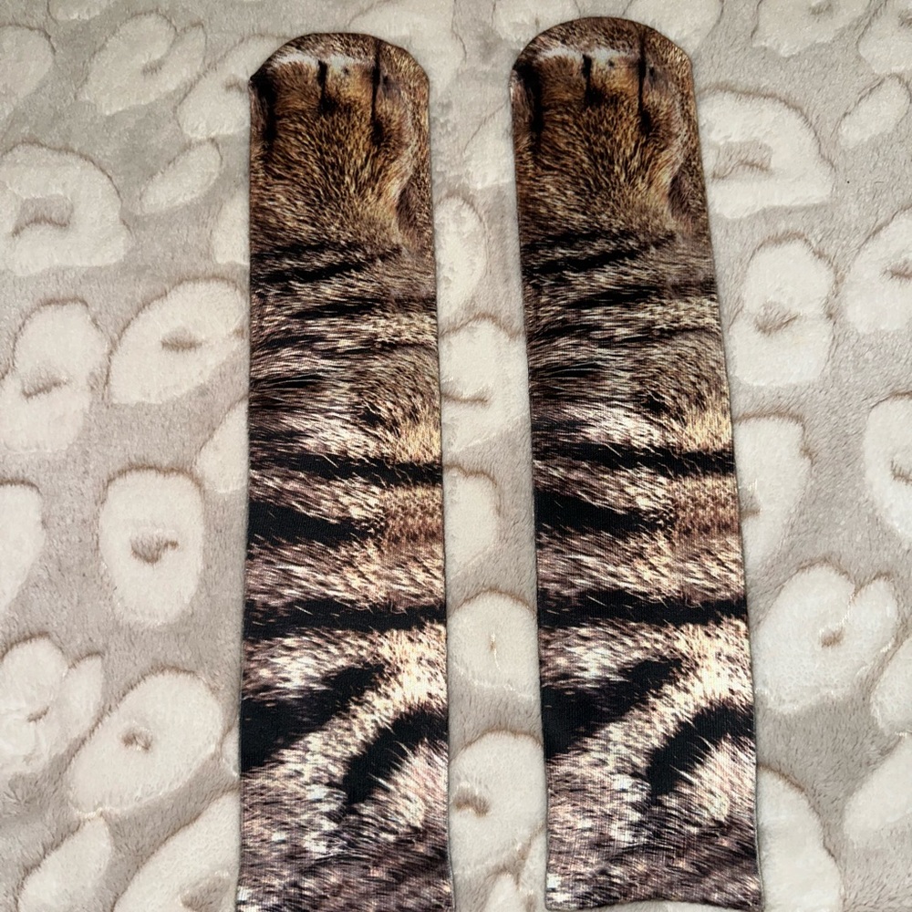 NWT Animal Paw Print Socks for Men/Female (one size)